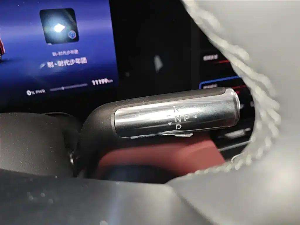Wenjie M8 2025 Extended Range Ultra Edition 53.4kWh 5-Seat Version (192-line LiDAR) — миниатюра 14
