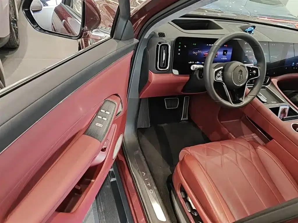 Wenjie M8 2025 Extended Range Ultra Edition 53.4kWh 5-Seat Version (192-line LiDAR) — миниатюра 16