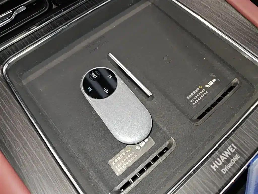 Wenjie M8 2025 Extended Range Ultra Edition 53.4kWh 5-Seat Version (192-line LiDAR) — миниатюра 9