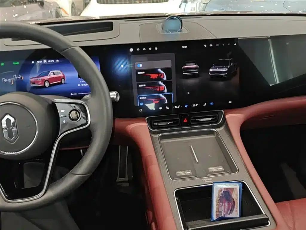 Wenjie M8 2025 Extended Range Ultra Edition 53.4kWh 5-Seat Version (192-line LiDAR) — миниатюра 10