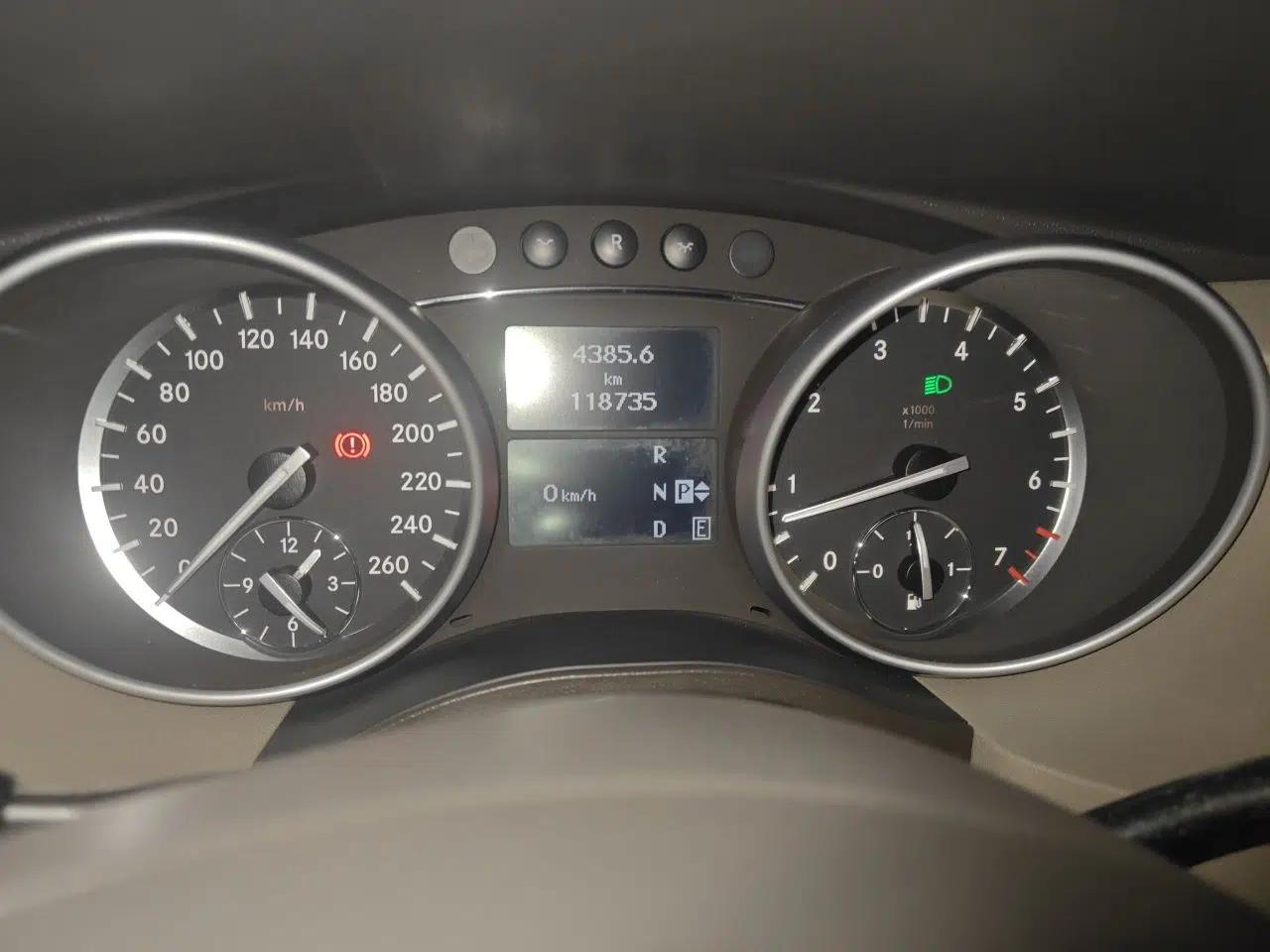 Mercedes-Benz R-Class 2011 R 300 L Business Model — миниатюра 12