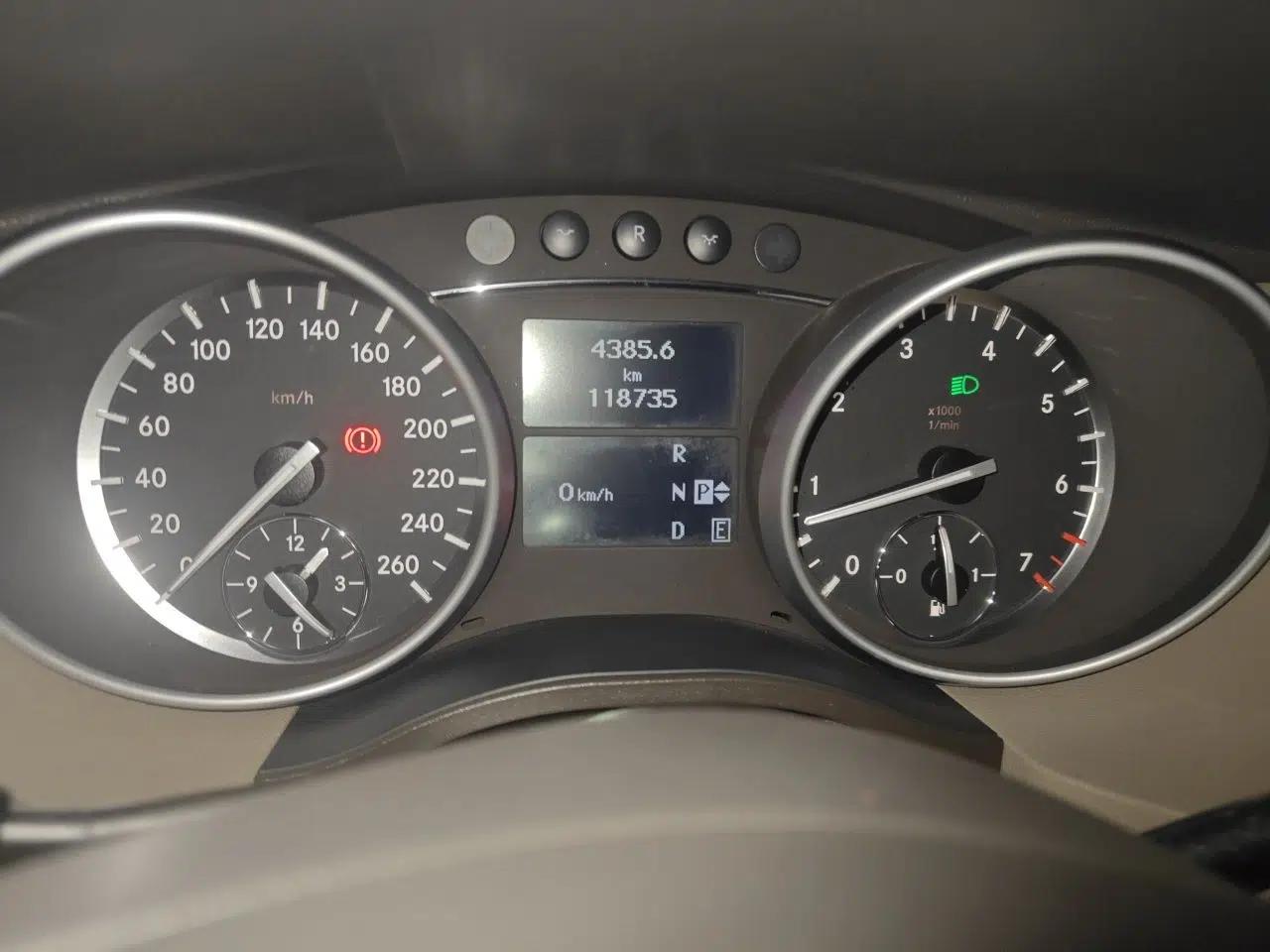 Mercedes-Benz R-Class 2011 R 300 L Business Model — миниатюра 13