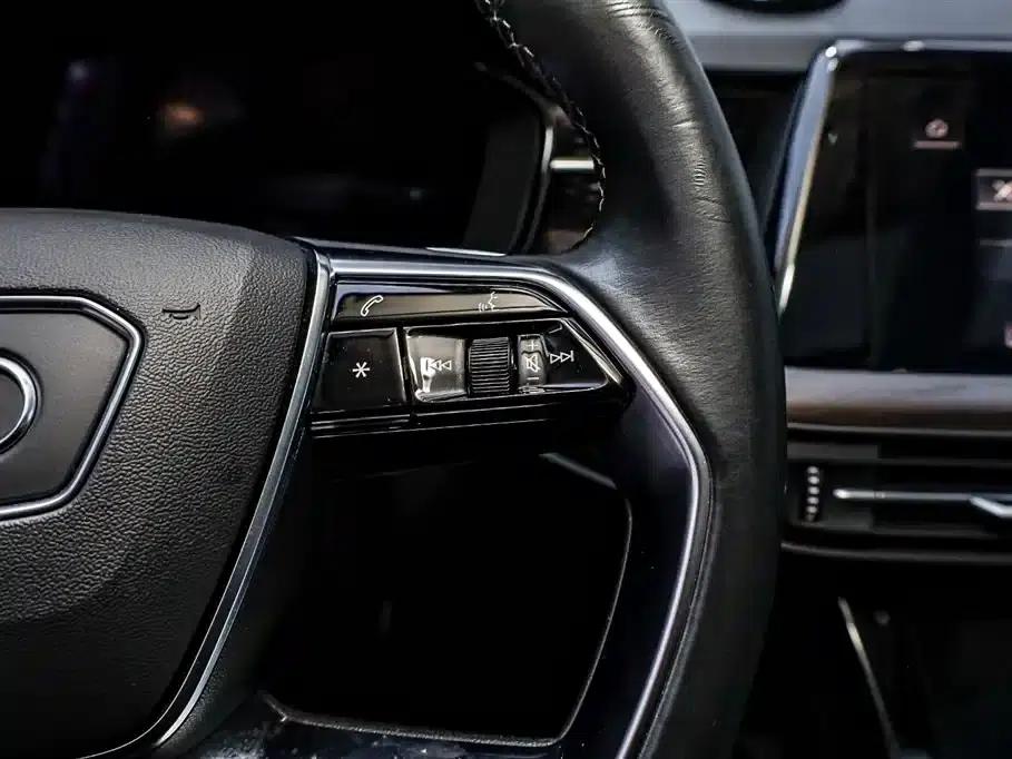 Audi Q6 2024 40 TFSI quattro Cloud View Edition, Feathered Forest Package, 7-seater — миниатюра 11