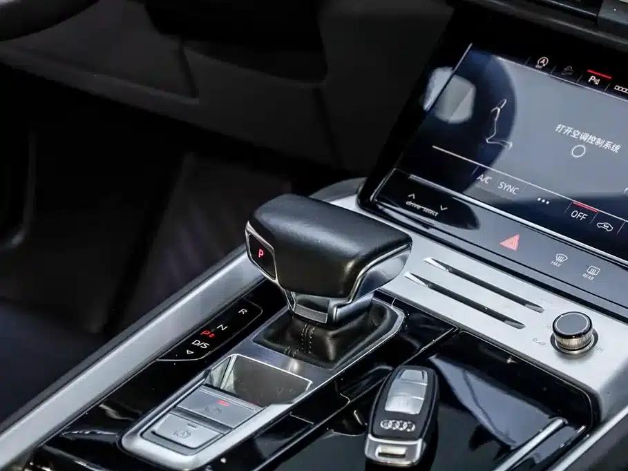Audi Q6 2024 40 TFSI quattro Cloud View Edition, Feathered Forest Package, 7-seater — миниатюра 24