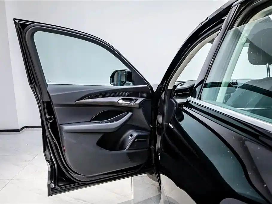 Audi Q6 2024 40 TFSI quattro Cloud View Edition, Feathered Forest Package, 7-seater — миниатюра 33