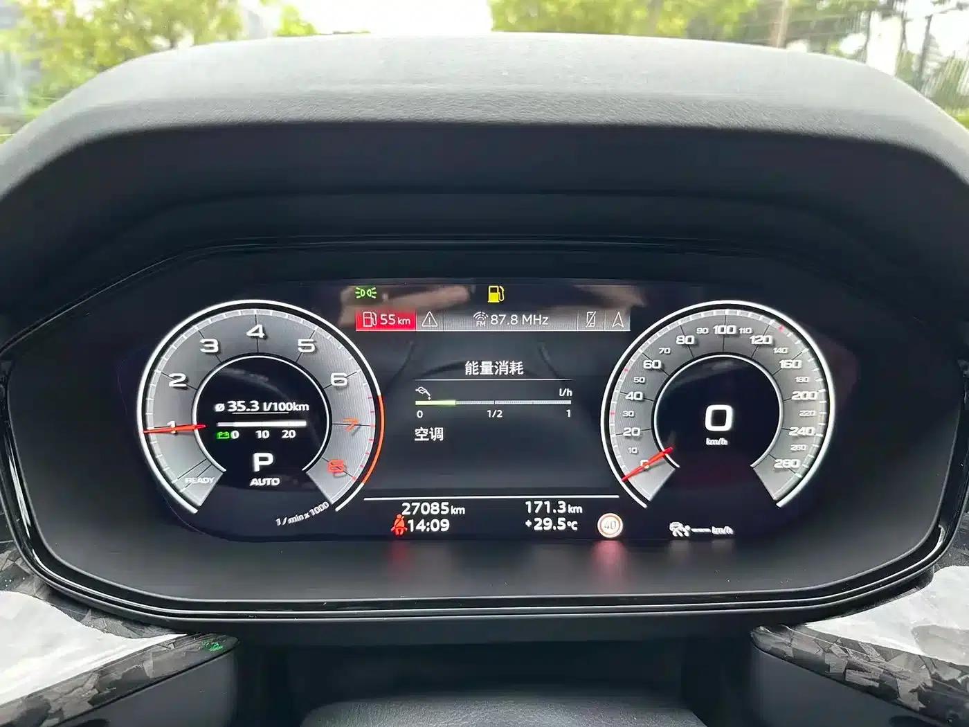 Audi Q6 2024 45 TFSI quattro Black Edition 6-seater — миниатюра 11