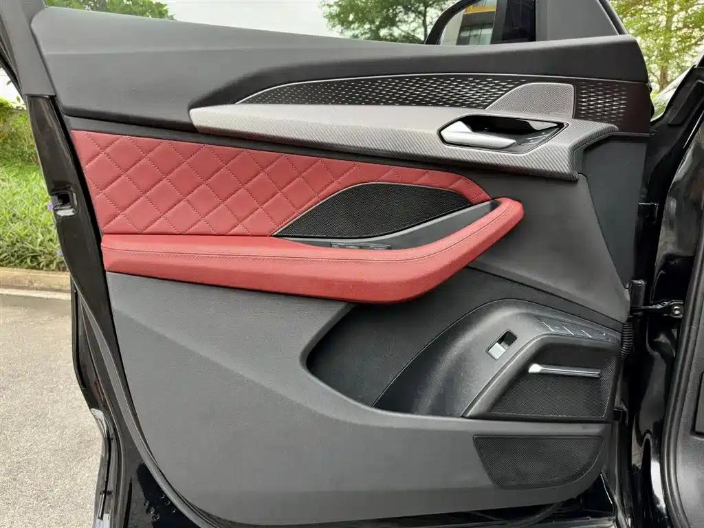 Audi Q6 2024 45 TFSI quattro Black Edition 7-seater — миниатюра 19