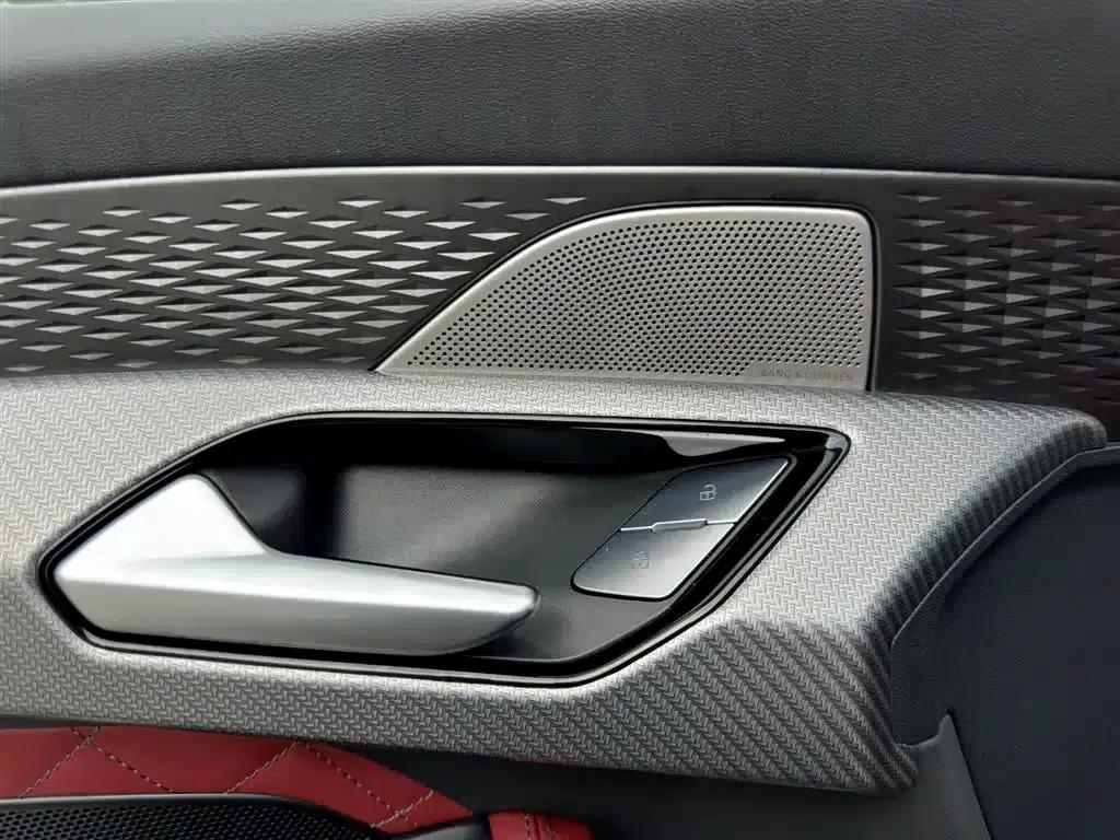 Audi Q6 2024 45 TFSI quattro Black Edition 7-seater — миниатюра 21