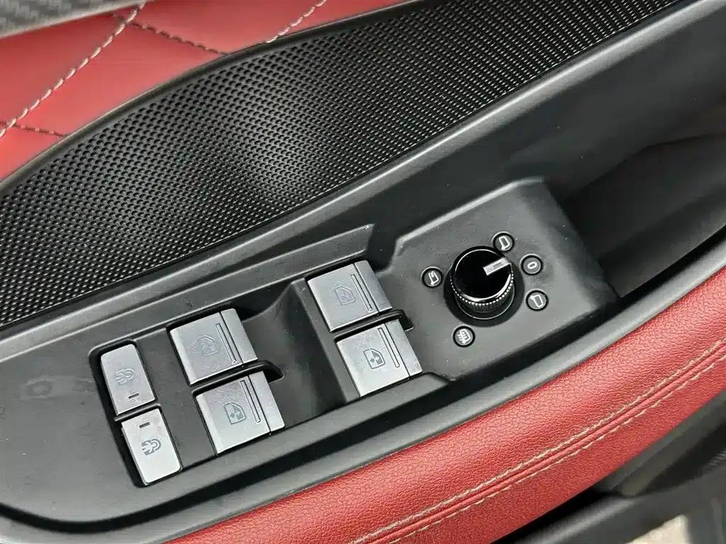 Audi Q6 2024 45 TFSI quattro Black Edition 7-seater — миниатюра 22