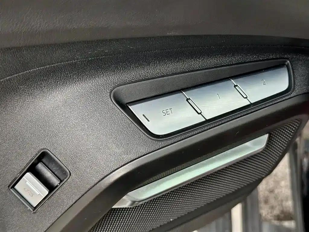 Audi Q6 2024 45 TFSI quattro Black Edition 7-seater — миниатюра 23