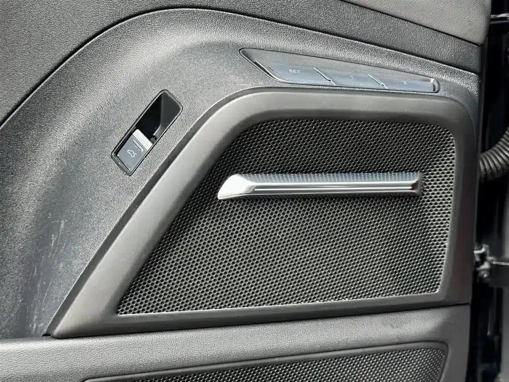 Audi Q6 2024 45 TFSI quattro Black Edition 7-seater — миниатюра 24