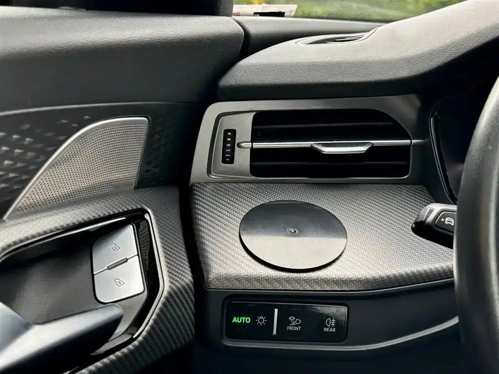 Audi Q6 2024 45 TFSI quattro Black Edition 7-seater — миниатюра 25