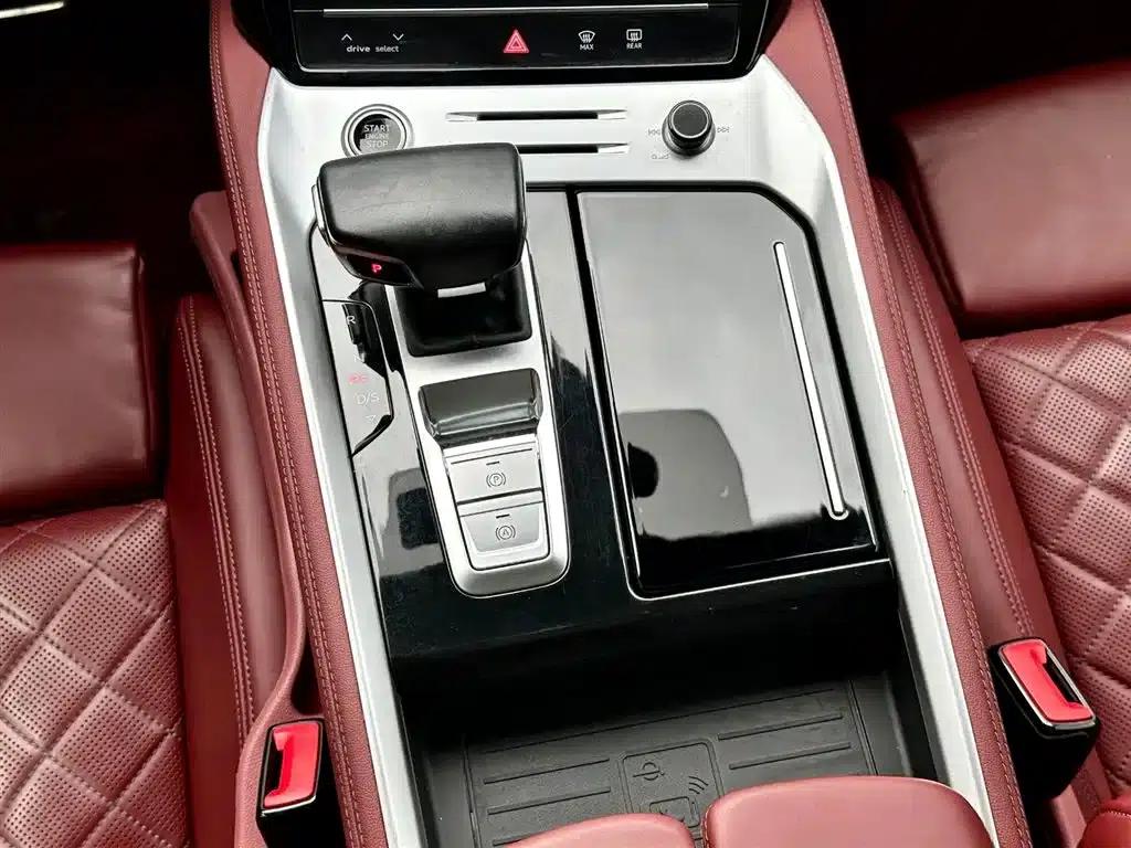 Audi Q6 2024 45 TFSI quattro Black Edition 7-seater — миниатюра 32