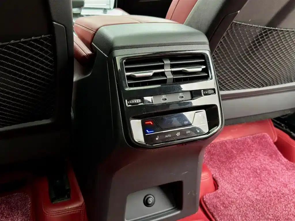 Audi Q6 2024 45 TFSI quattro Black Edition 7-seater — миниатюра 35