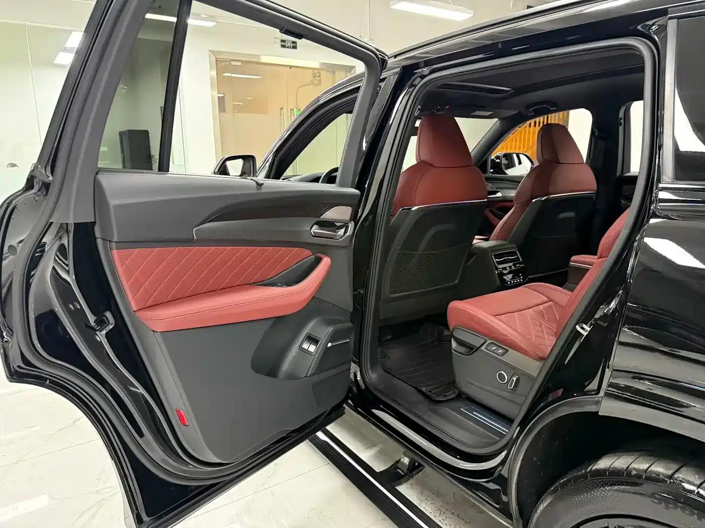 Audi Q6 2024 45 TFSI quattro Black Edition 6-seater — миниатюра 12