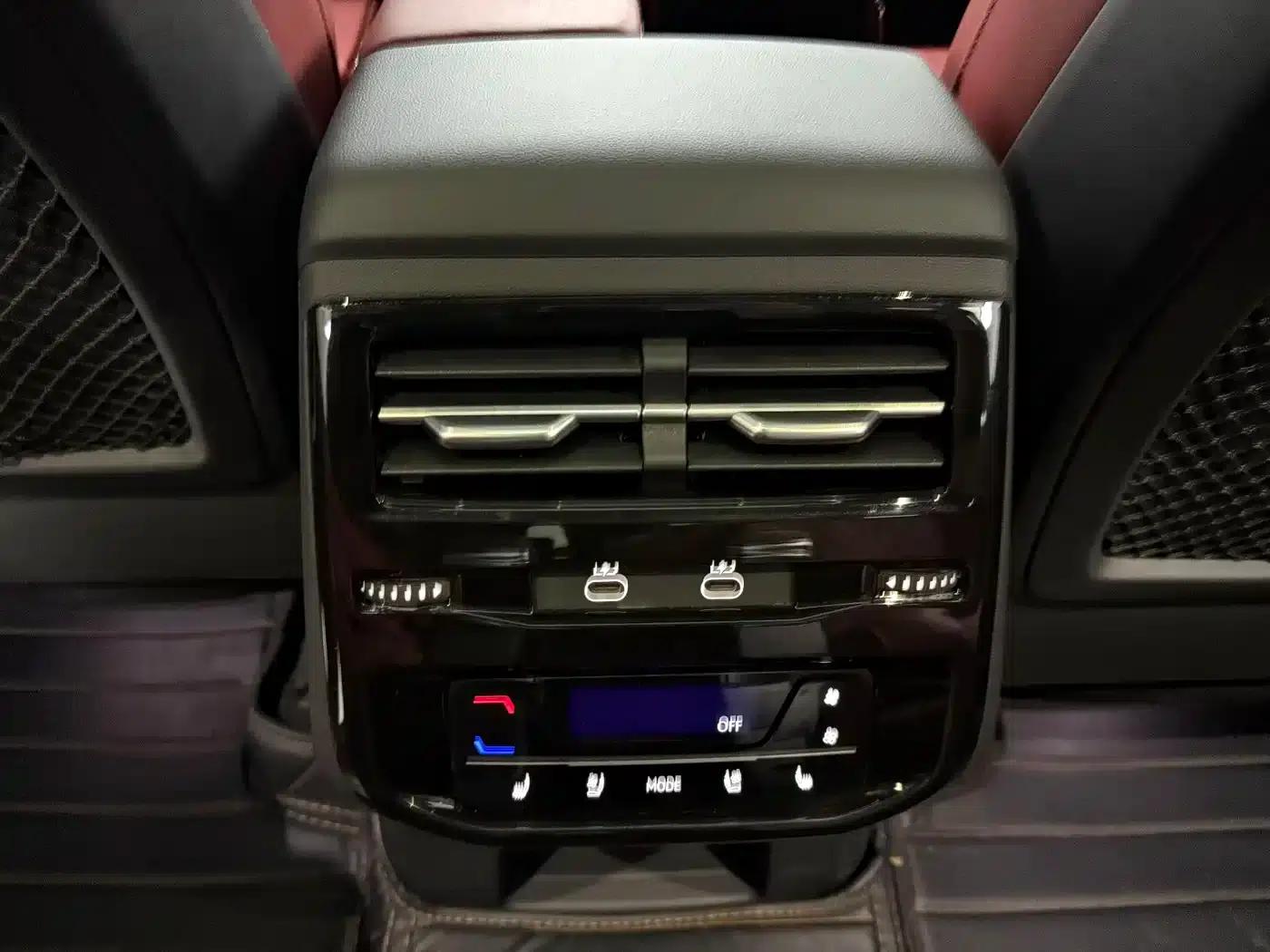 Audi Q6 2024 45 TFSI quattro Black Edition 6-seater — миниатюра 20