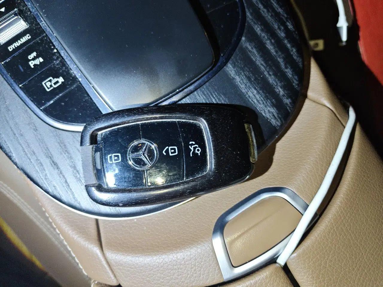 Mercedes-Benz E-Class New Energy 2023 E 350 e L Plug-in Hybrid Sports Sedan — миниатюра 9