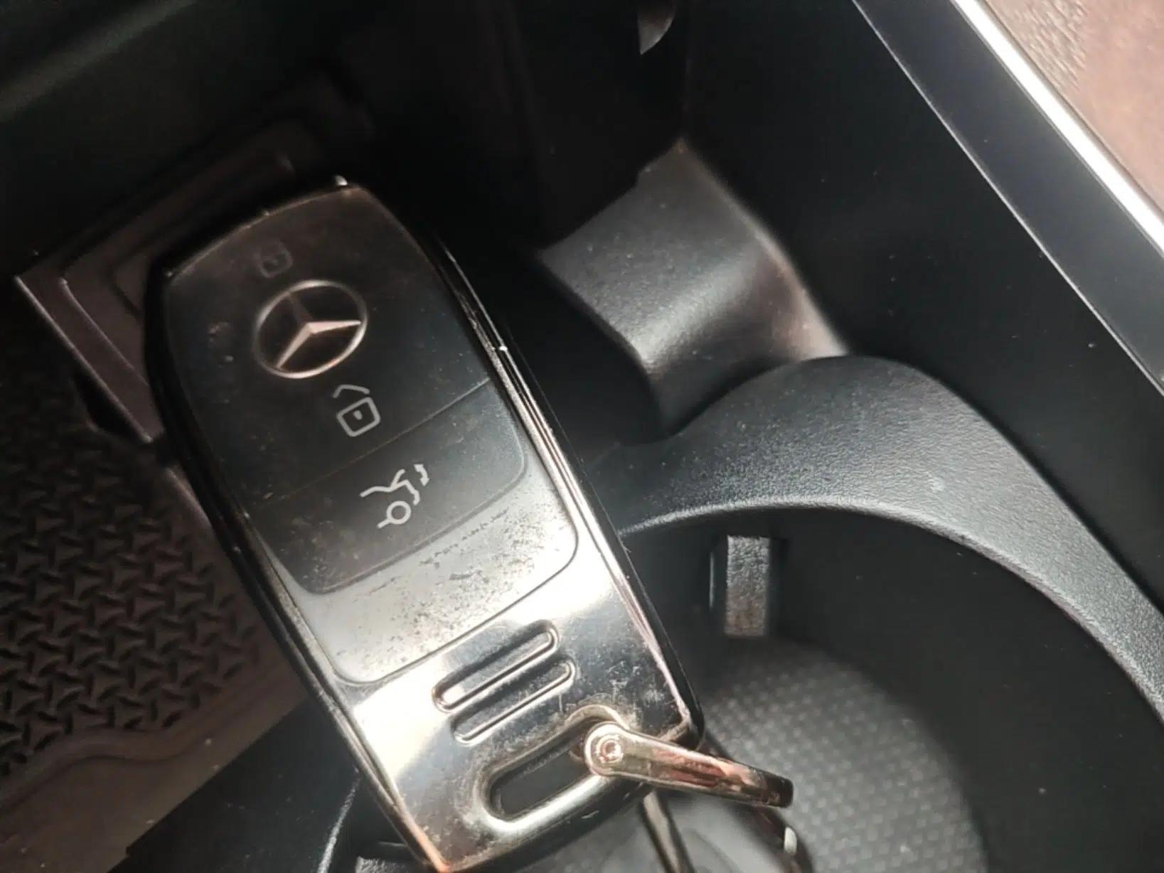 Mercedes-Benz E-Class New Energy 2023 E 350 e L Plug-in Hybrid Sedan — миниатюра 12