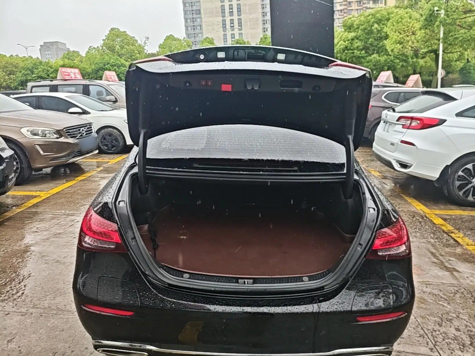Mercedes-Benz E-Class New Energy 2023 E 350 e L Plug-in Hybrid Sedan — миниатюра 22