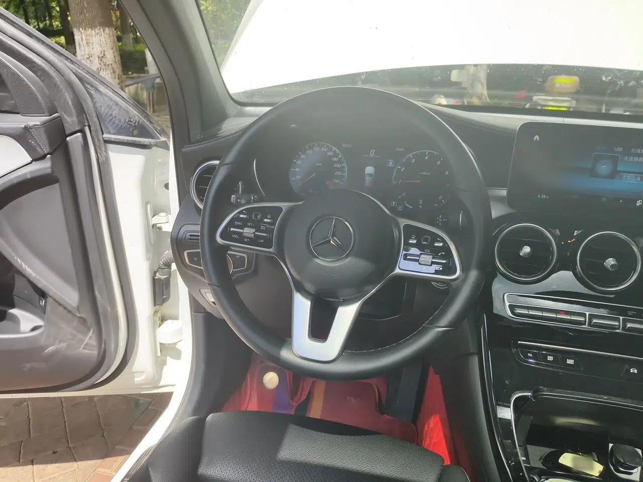 Mercedes-Benz GLC Coupe 2020 GLC 260 4MATIC Coupe SUV — миниатюра 11