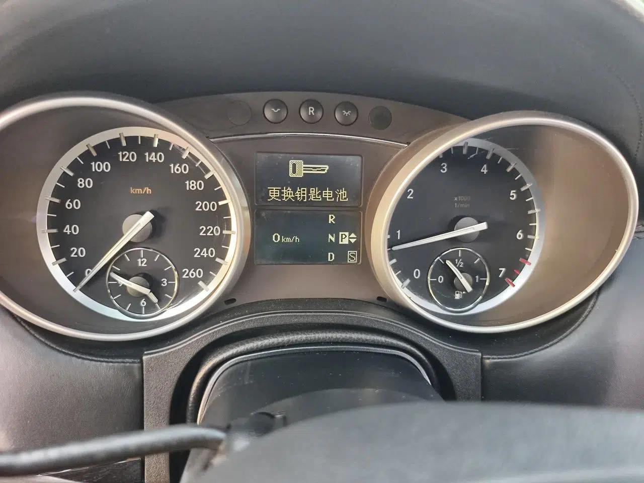 Mercedes-Benz GL-Class 2011 GL 450 Prestige Grand Edition — миниатюра 13