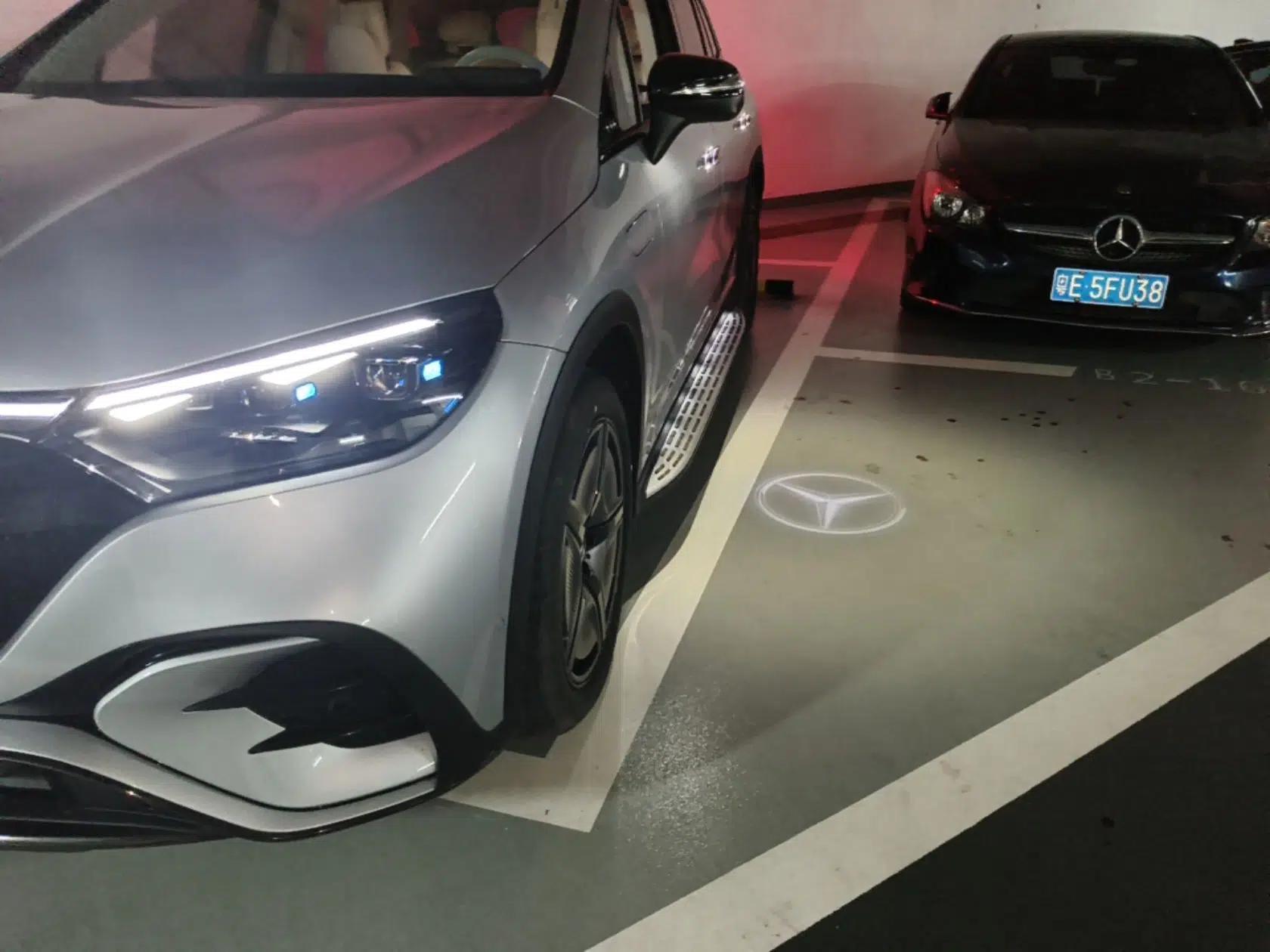 Mercedes-Benz EQE SUV 2023 500 4MATIC Special Edition — миниатюра 9