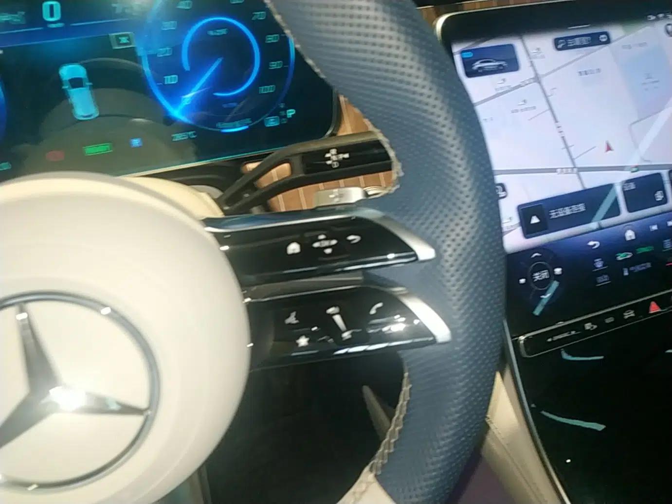 Mercedes-Benz EQE SUV 2023 350 4MATIC Pioneer Edition — миниатюра 17