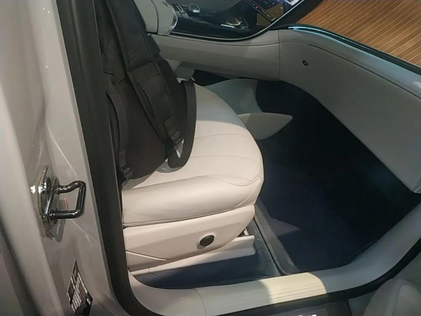 Mercedes-Benz EQE SUV 2023 350 4MATIC Pioneer Edition — миниатюра 23