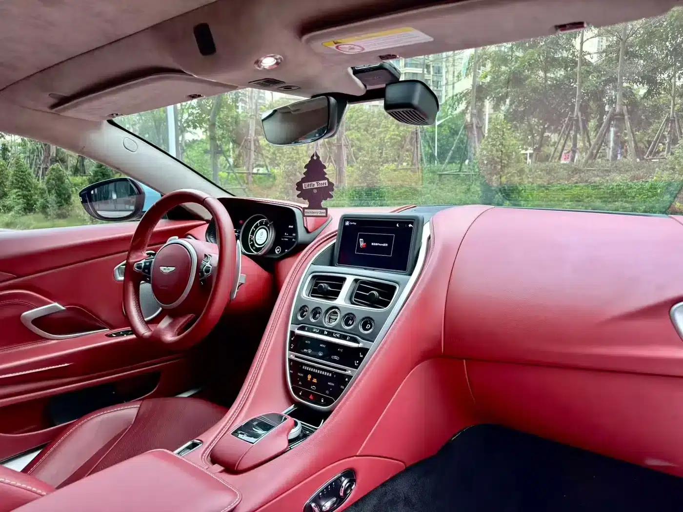 Aston Martin DB11 2016 5.2T First Edition — миниатюра 4
