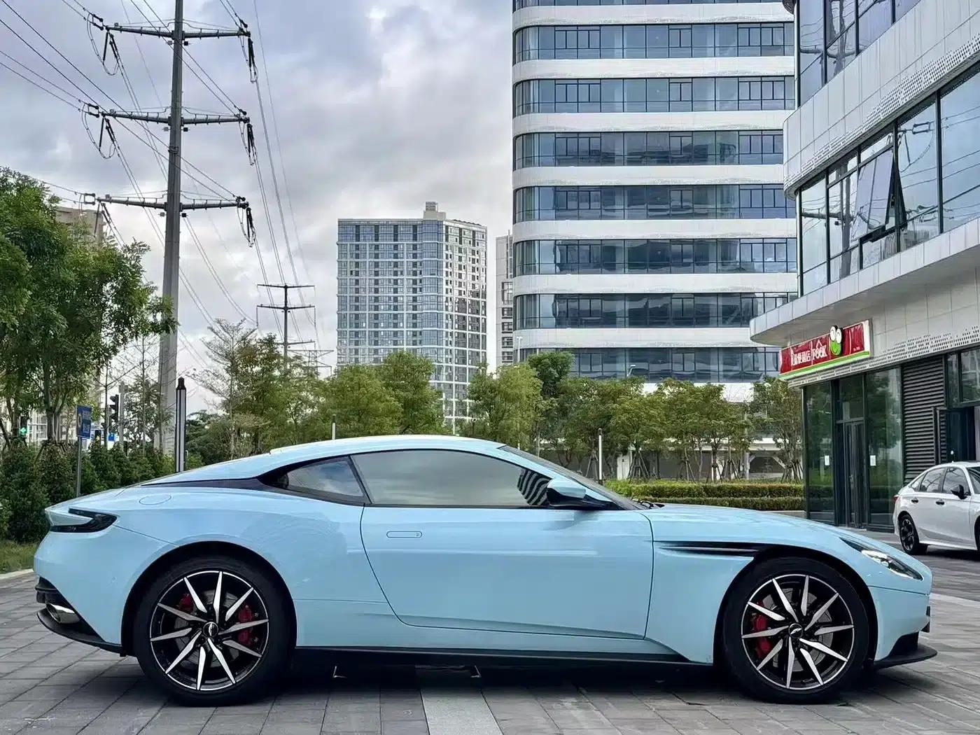 Aston Martin DB11 2016 5.2T First Edition — миниатюра 9