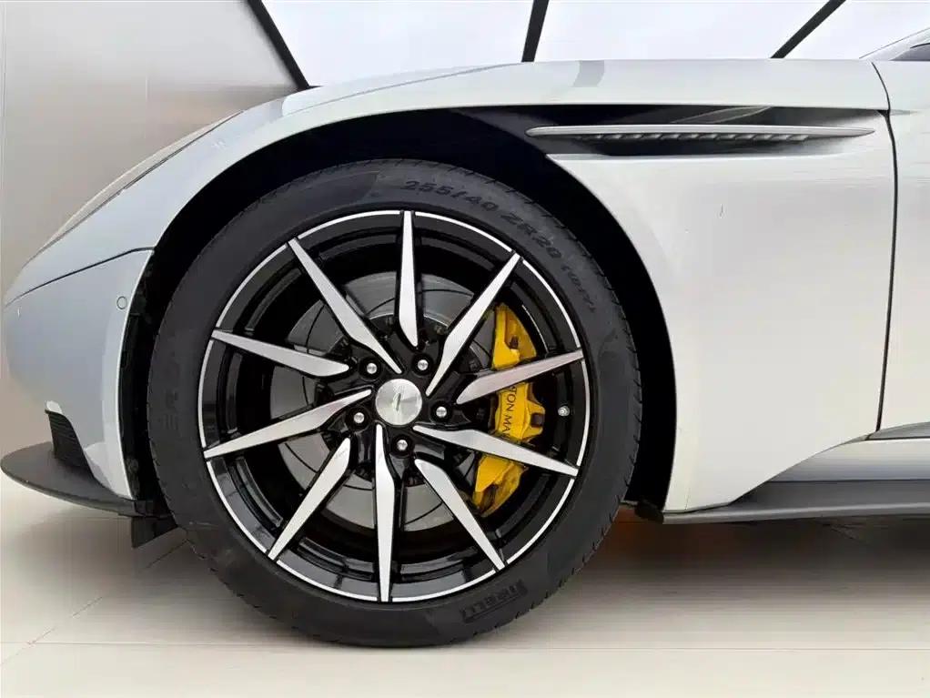 Aston Martin DB11 2019 4.0T V8 Coupe — миниатюра 13