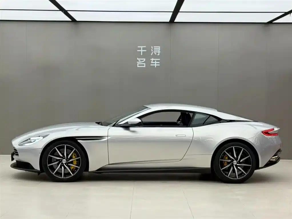 Aston Martin DB11 2019 4.0T V8 Coupe — миниатюра 3