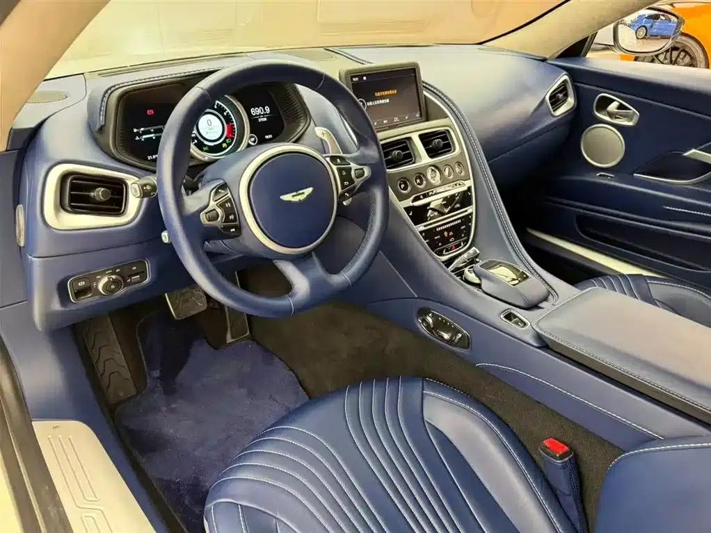 Aston Martin DB11 2019 4.0T V8 Coupe — миниатюра 4