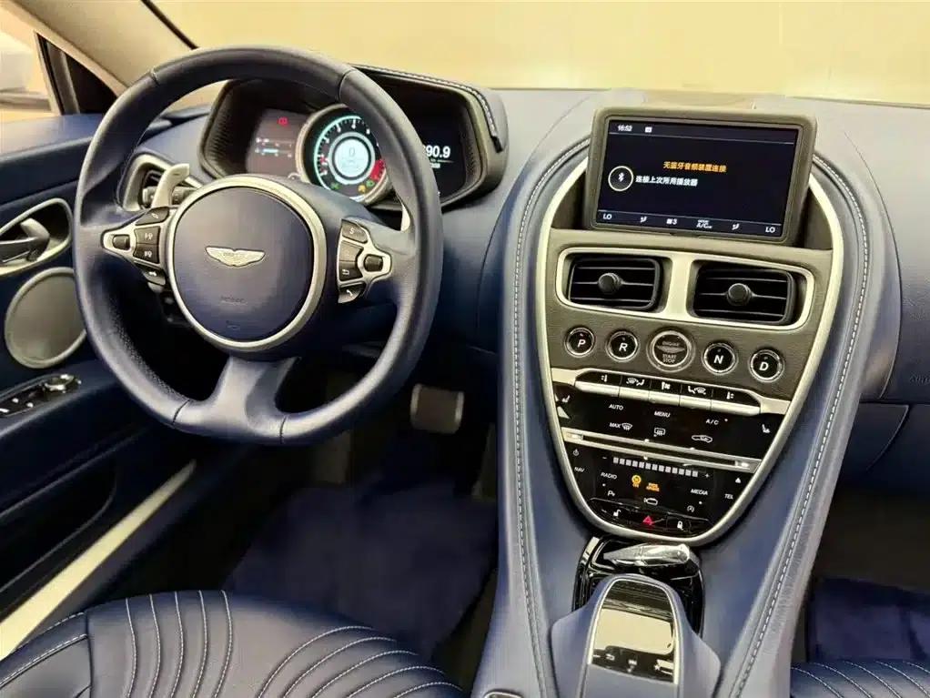 Aston Martin DB11 2019 4.0T V8 Coupe — миниатюра 6