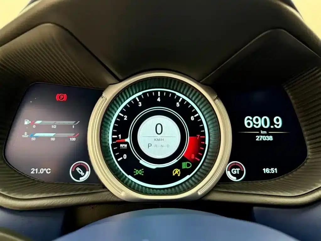 Aston Martin DB11 2019 4.0T V8 Coupe — миниатюра 7