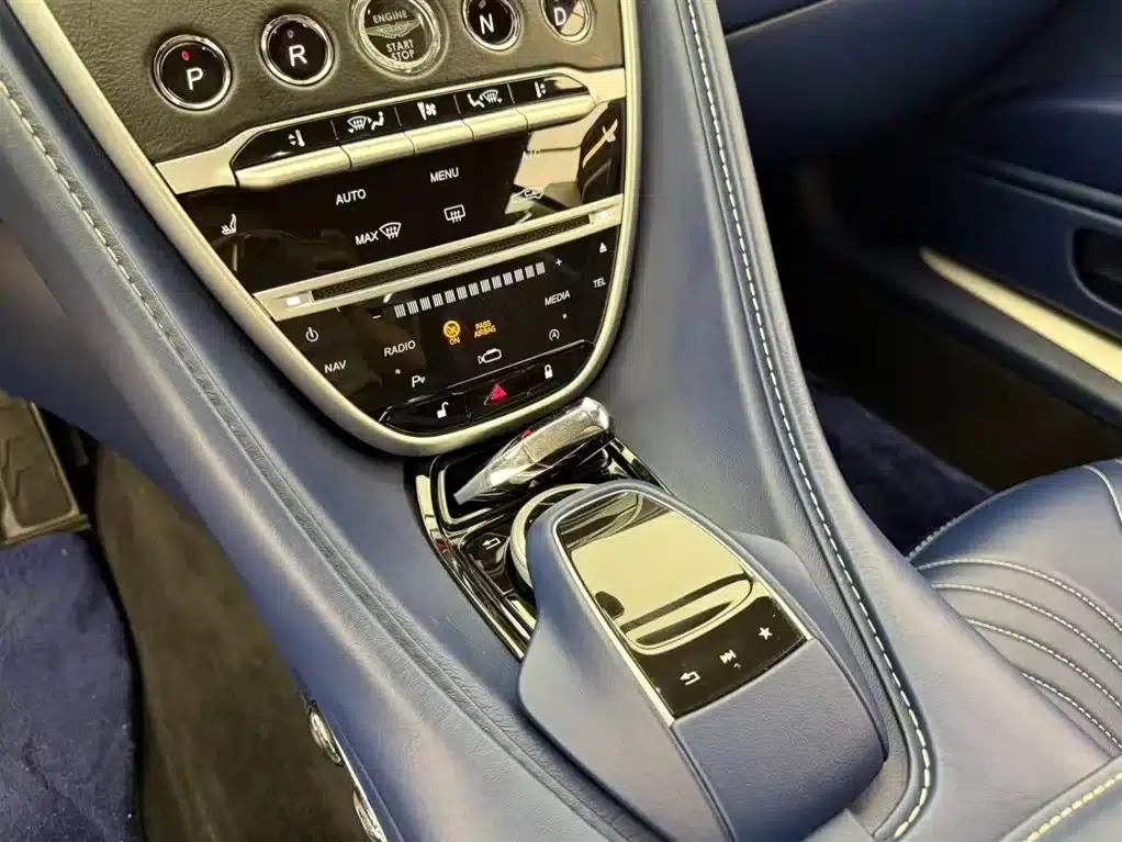 Aston Martin DB11 2019 4.0T V8 Coupe — миниатюра 8