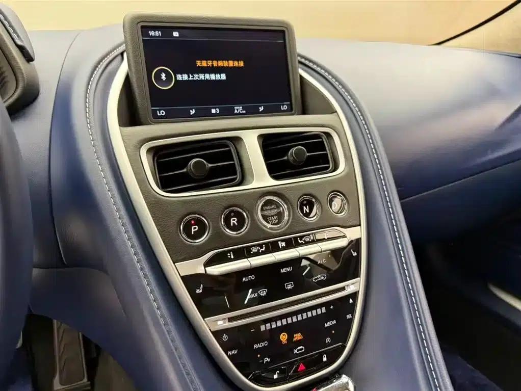 Aston Martin DB11 2019 4.0T V8 Coupe — миниатюра 9