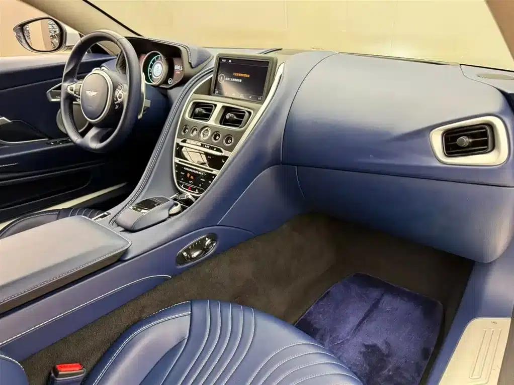 Aston Martin DB11 2019 4.0T V8 Coupe — миниатюра 10