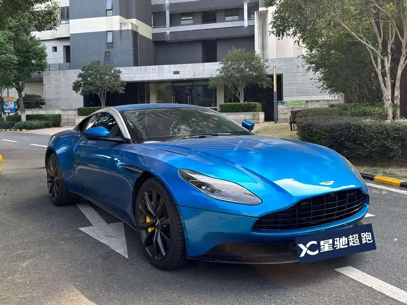 Aston Martin DB11 2020 4.0T V8 Coupe — миниатюра 3