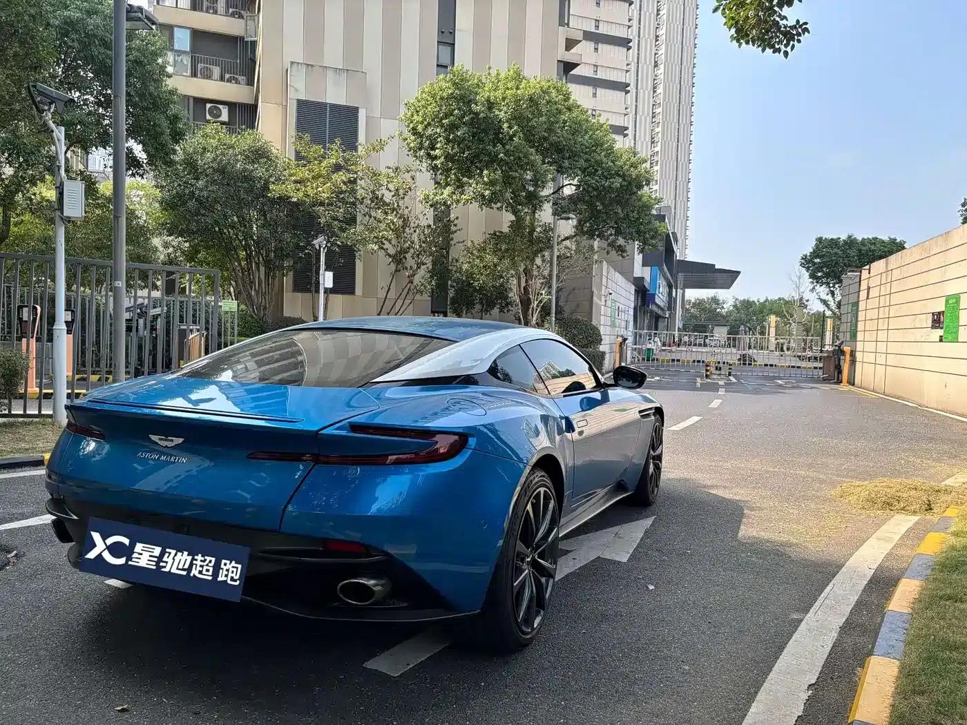 Aston Martin DB11 2020 4.0T V8 Coupe — миниатюра 7