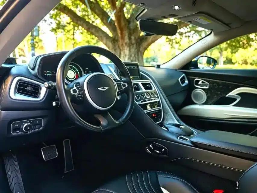 Aston Martin DB11 2020 4.0T V8 Coupe — миниатюра 10