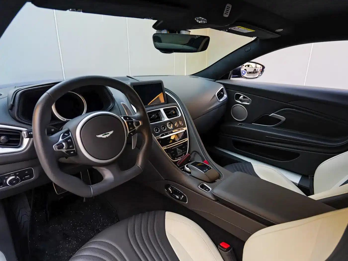 Aston Martin DB11 2022 4.0T V8 Coupe — миниатюра 11