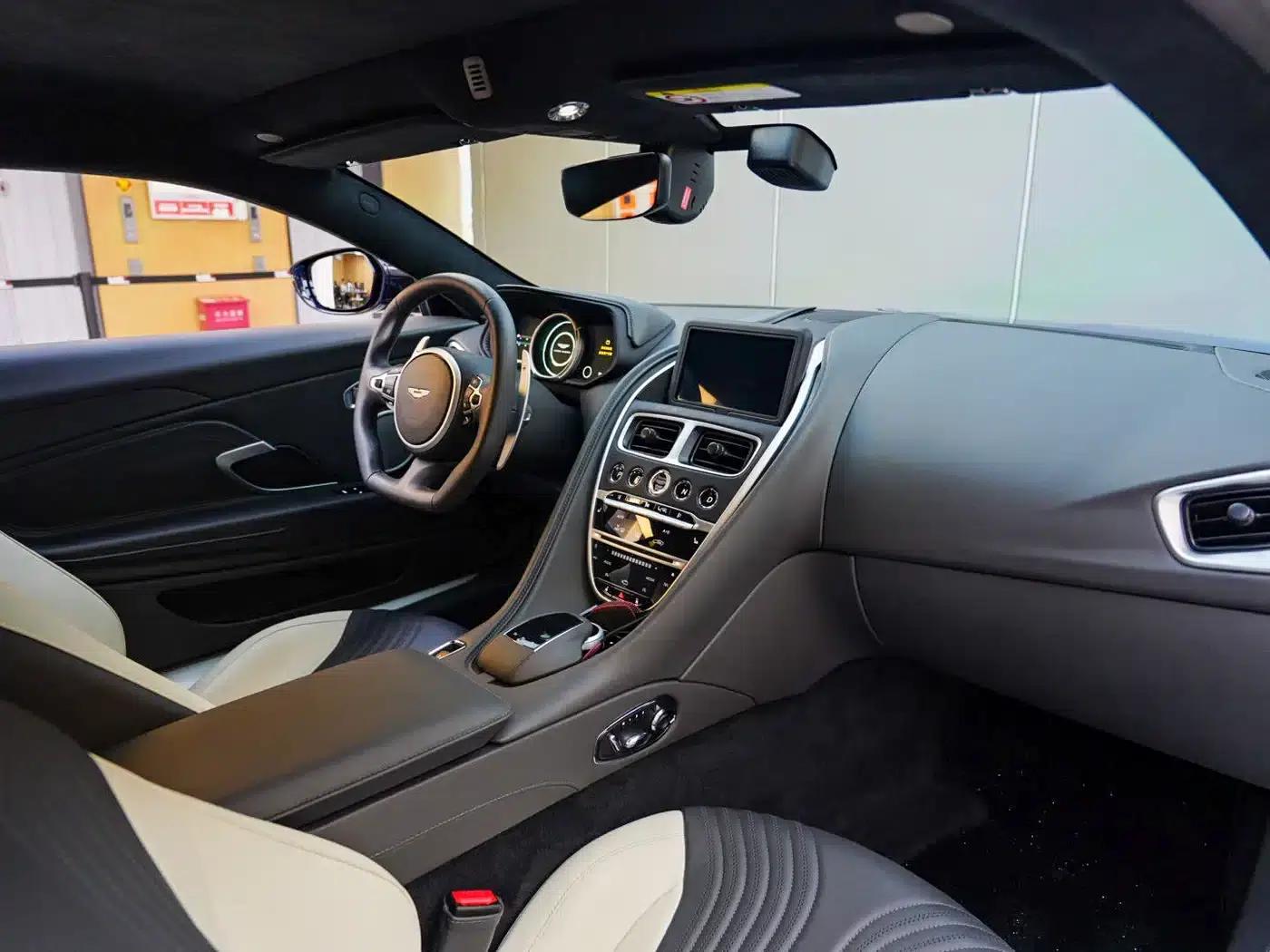 Aston Martin DB11 2022 4.0T V8 Coupe — миниатюра 12