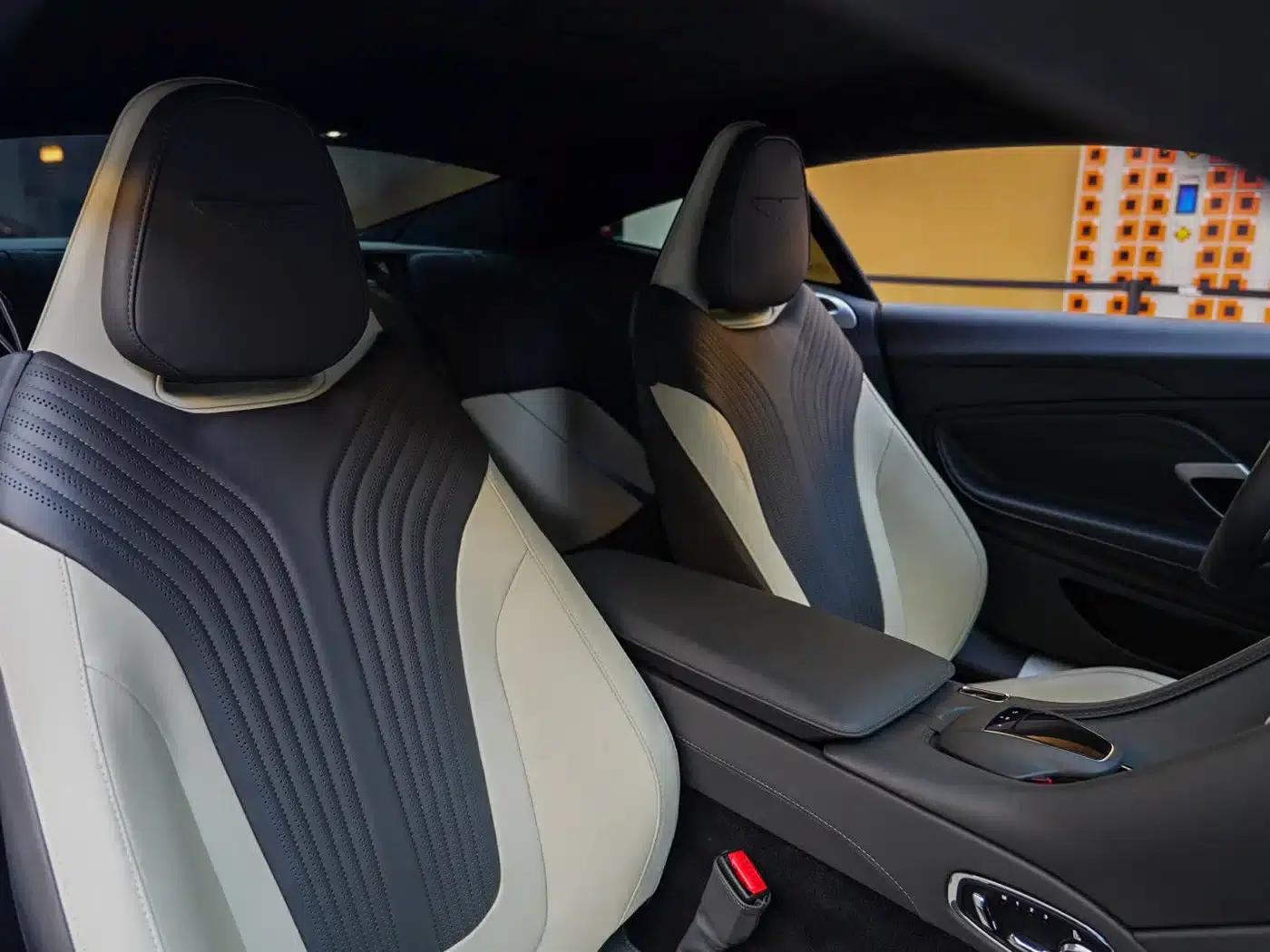 Aston Martin DB11 2022 4.0T V8 Coupe — миниатюра 13