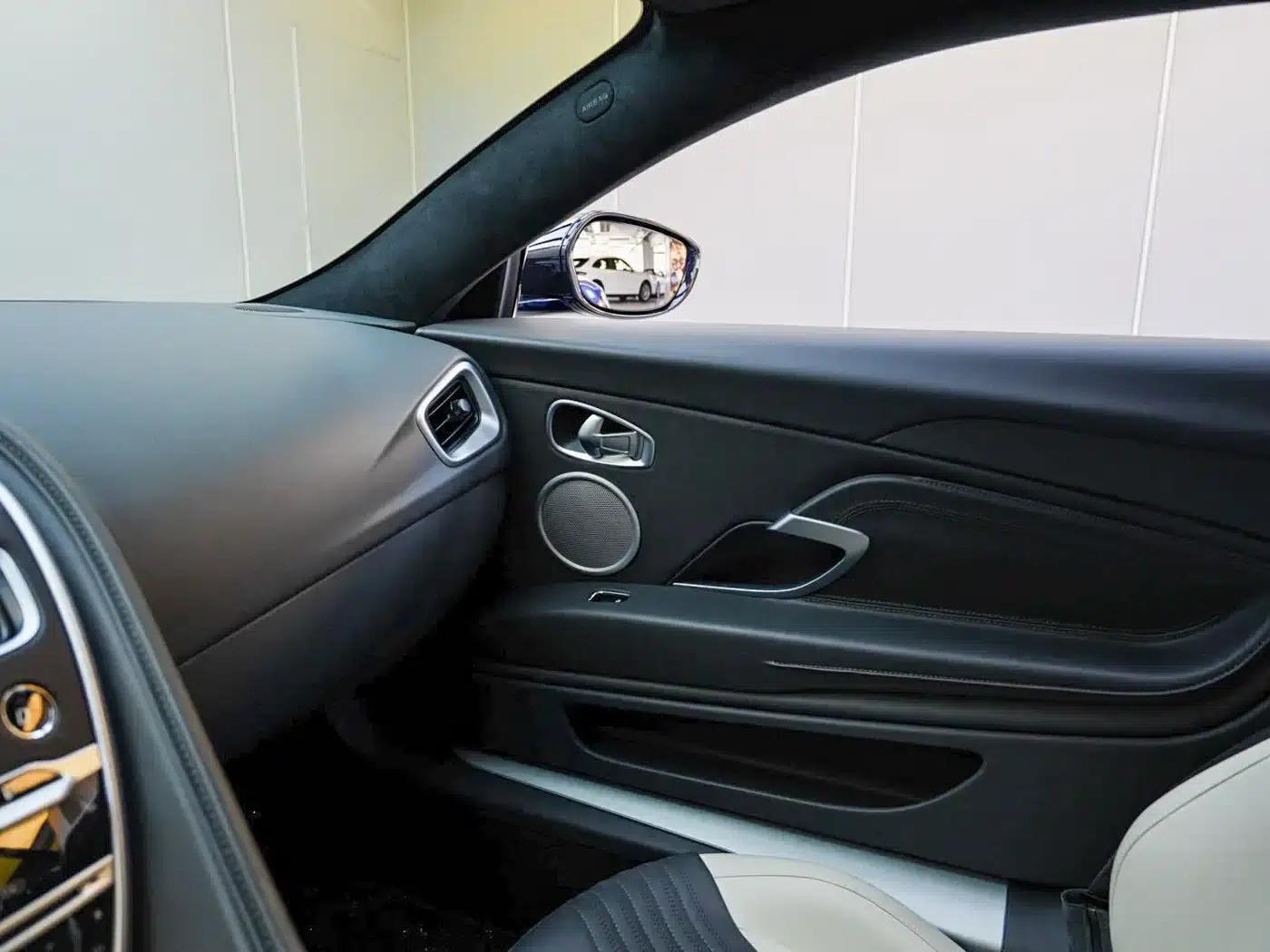 Aston Martin DB11 2022 4.0T V8 Coupe — миниатюра 14
