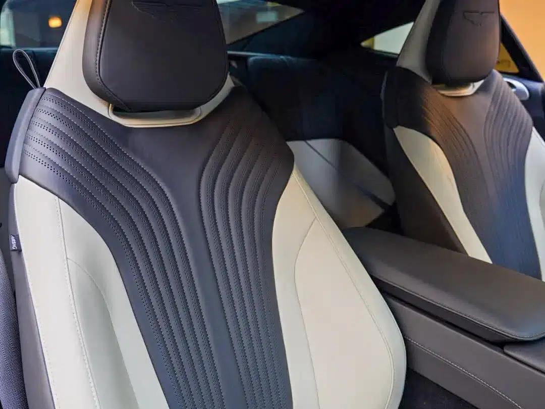 Aston Martin DB11 2022 4.0T V8 Coupe — миниатюра 17