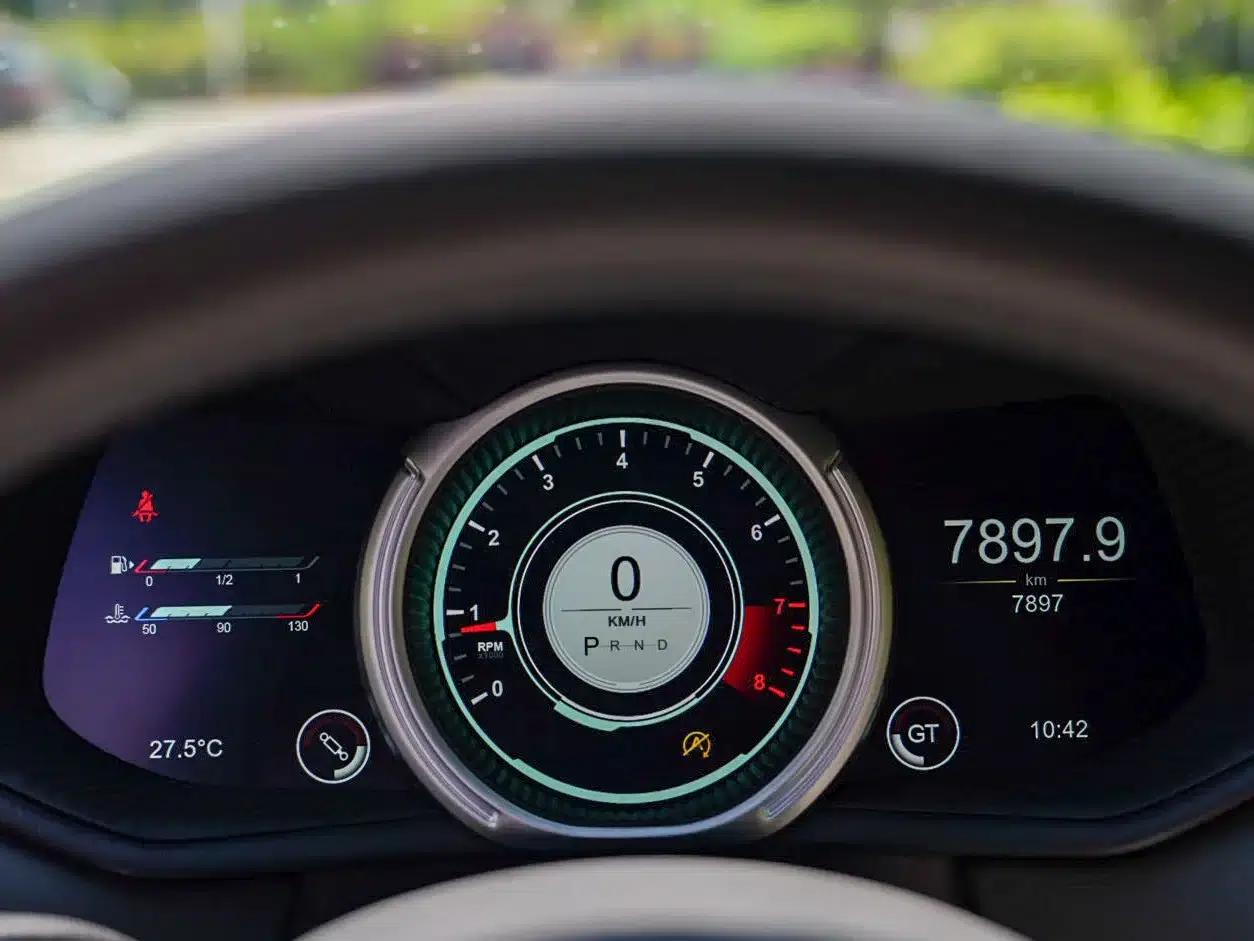 Aston Martin DB11 2022 4.0T V8 Coupe — миниатюра 18