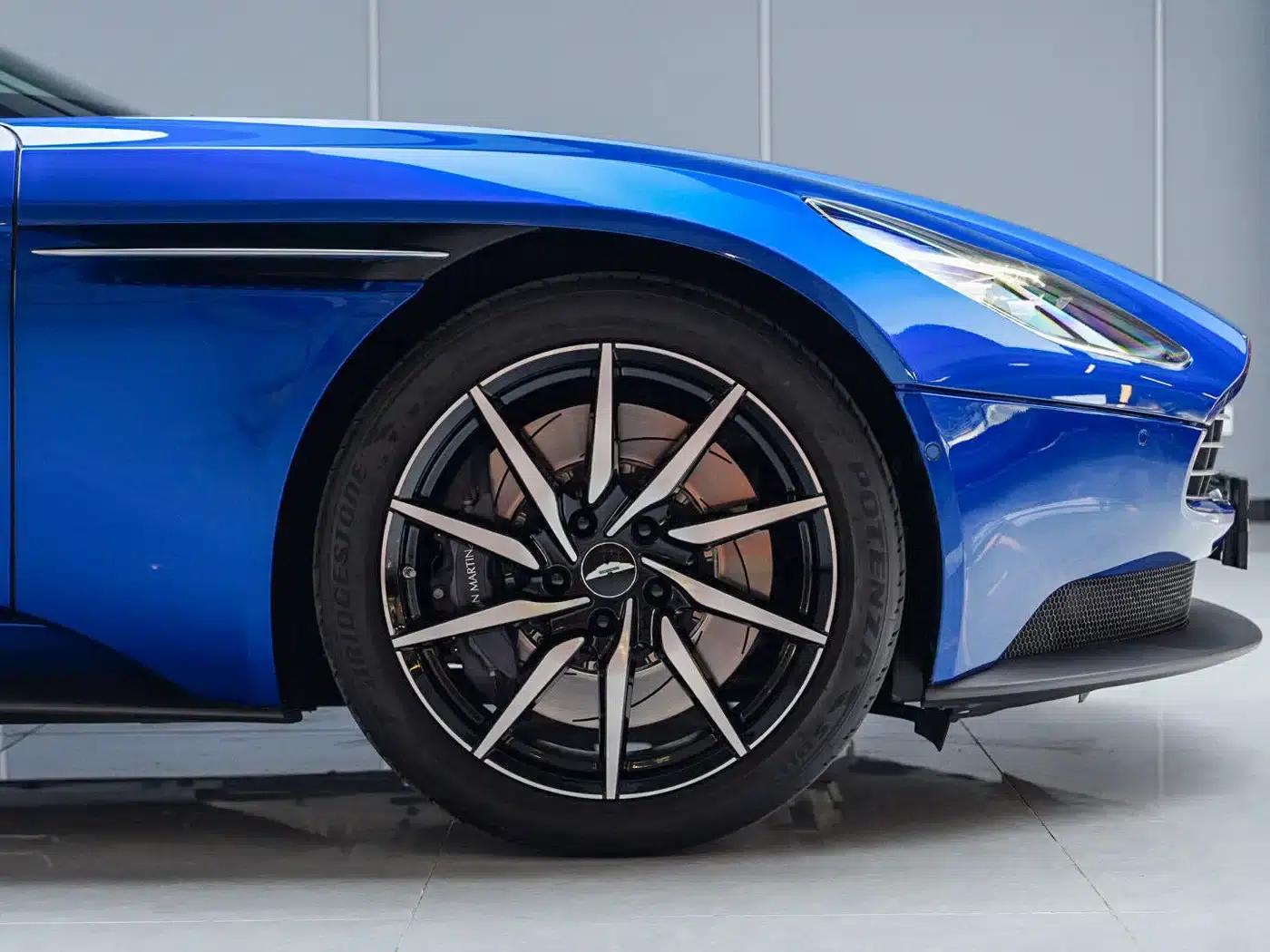 Aston Martin DB11 2022 4.0T V8 Coupe — миниатюра 4