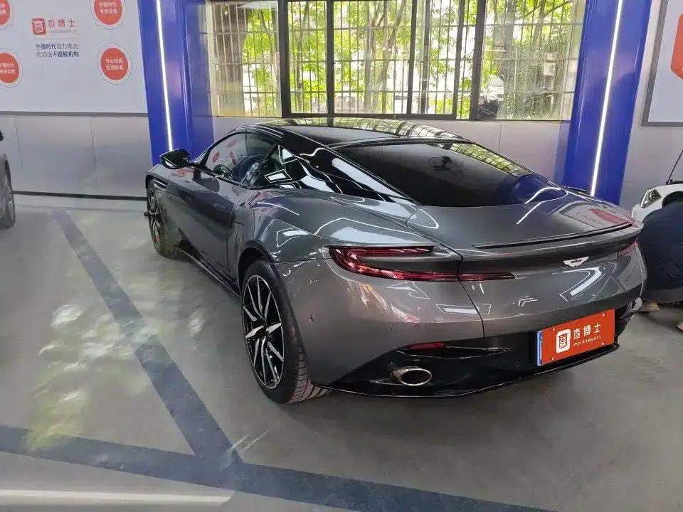 Aston Martin DB11 2016 5.2T First Edition — миниатюра 11