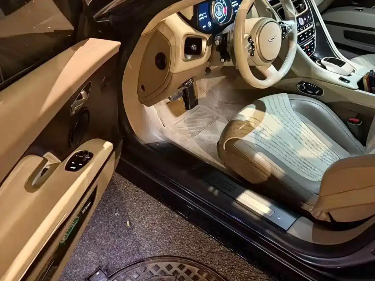 Aston Martin DB11 2016 5.2T First Edition — миниатюра 14